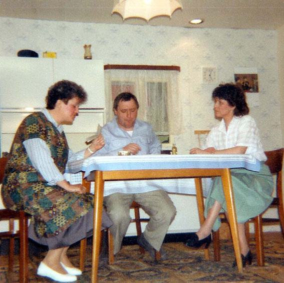 1990_08